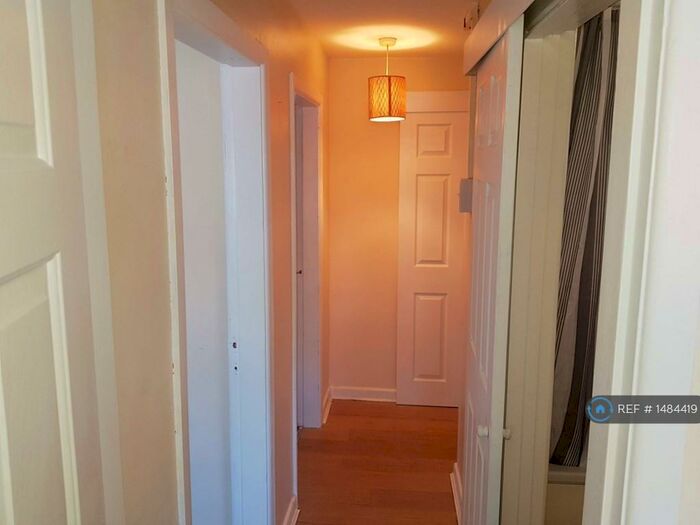 2 Bedroom Maisonette To Rent In Woodcraft Close, Coventry, CV4