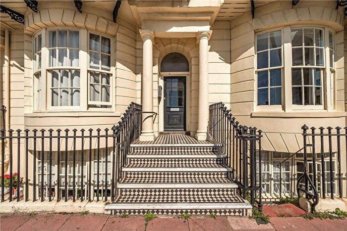 1 Bedroom Flat To Rent In Regency Square, Brighton, BN1