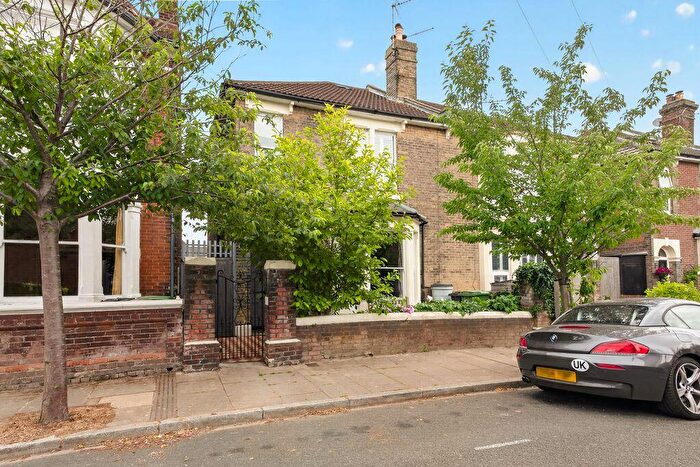 5 Bedroom Semi-Detached House For Sale In Lorne Road, Southsea, PO5