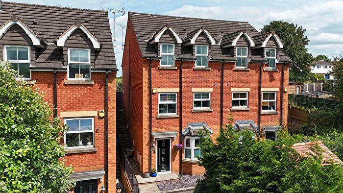 4 Bedroom Semi Detached House For Sale In Farriers Way, Killamarsh, S21