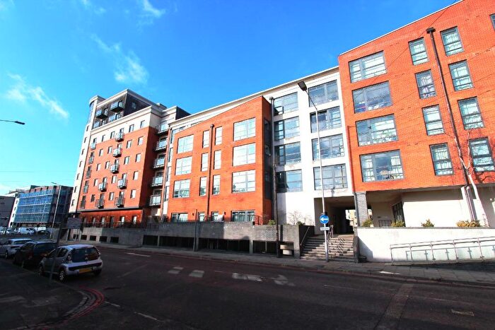 2 Bedroom Flat To Rent In Kennet Street, Reading, RG1