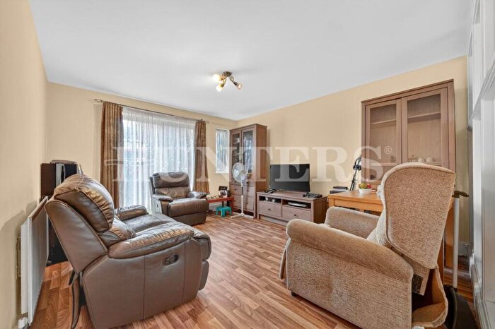 2 Bedroom Flat For Sale In Nightingale Road, London, N22
