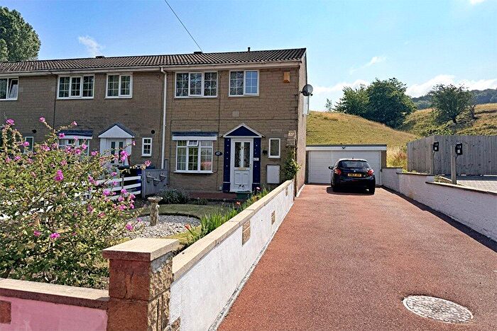 2 Bedroom End Of Terrace House For Sale In North Parade, Skipton, BD23