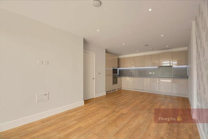 2 Bedroom Flat To Rent In Colmore House, Frazer Nash Close, Isleworth, TW7