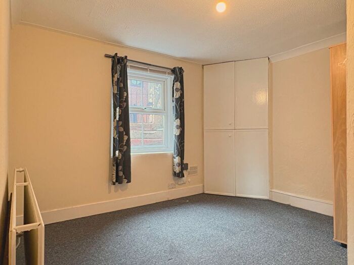 1 Bedroom Flat To Rent In Norwood Road, Reading, Berkshire, RG1