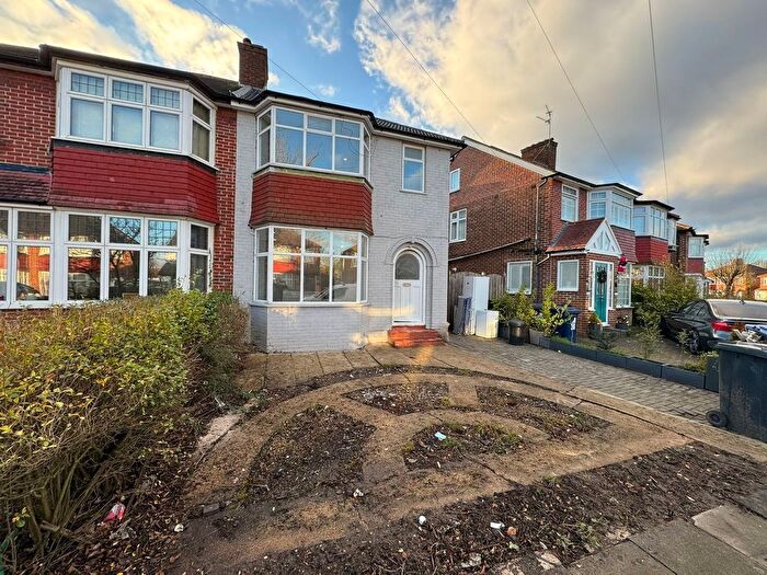 4 Bedroom Semi-Detached House To Rent In Oakwood Crescent, Greenford, UB6