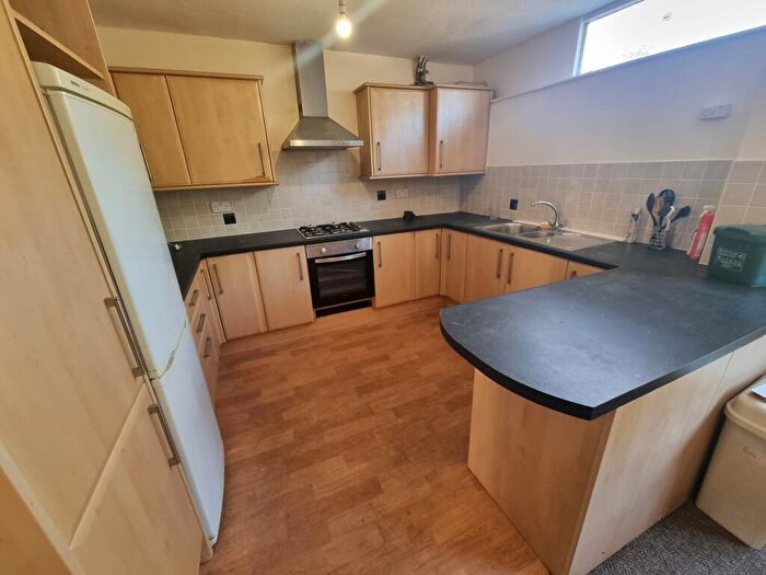 5 Bedroom Semi-Detached House To Rent In Cambridge Gardens, CV32