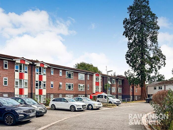 2 Bedroom Flat For Sale In Firs Close, Claygate, Esher, KT10