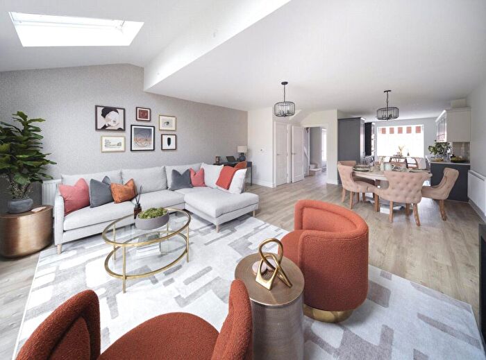 3 Bedroom Semi Detached House For Sale In Leighwood Fields, Cranleigh, Surrey, GU6