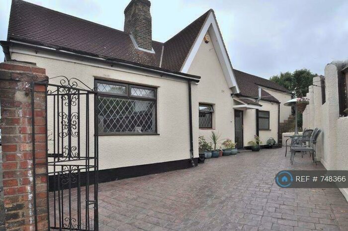 3 Bedroom Bungalow To Rent In Fremantle Road, Belvedere, DA17