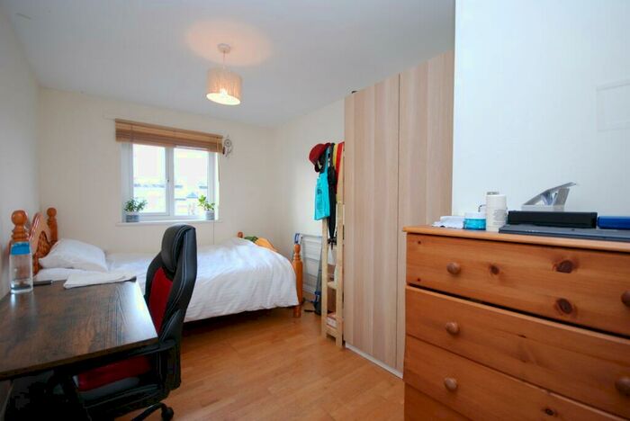 2 Bedroom Apartment To Rent In St James Drive, Wandsworth Common, SW12