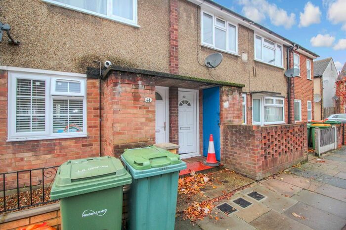 2 Bedroom Maisonette To Rent In Maryland Square, London, E15