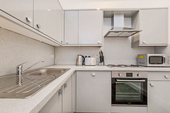 3 Bedroom Flat To Rent In Newington Road, Newington, Edinburgh, EH9