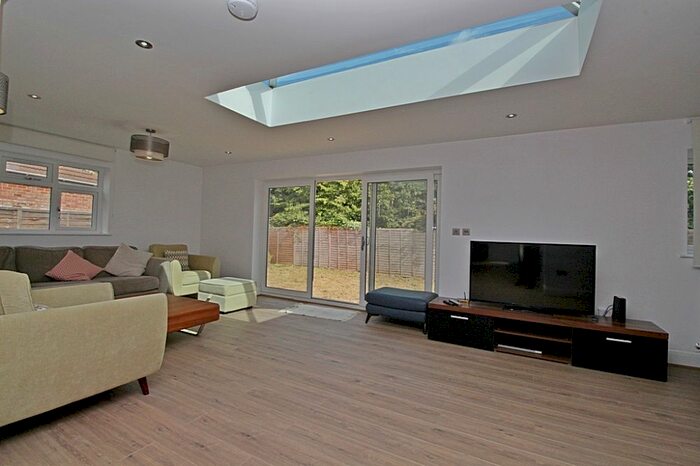 3 Bedroom Semi-Detached House To Rent In Lilliput Avenue, Northolt, UB5