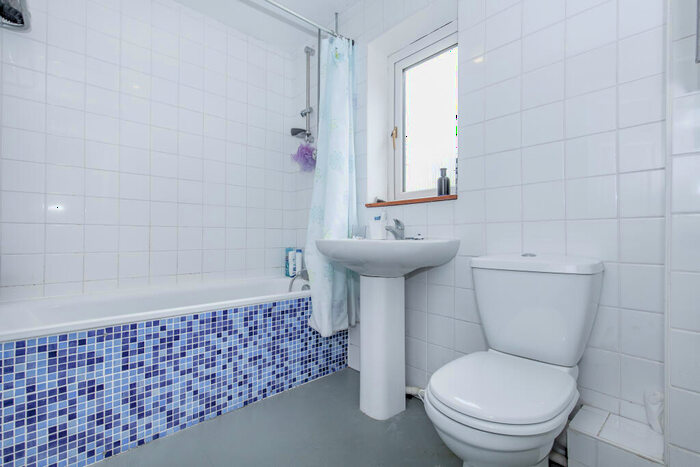 4 Bedroom Semi-Detached House To Rent In Cordrey Green, OX4