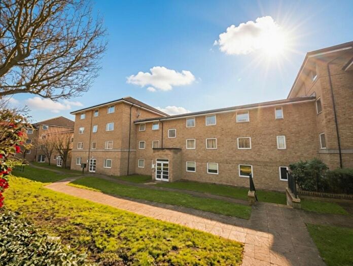 2 Bedroom Flat To Rent In Kingfisher Heights, Hogg Lane. Grays, RM17