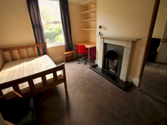 4 Bedroom House To Rent In Victoria Road, Leeds, LS6