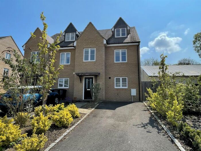 3 Bedroom Town House To Rent In Station Road, Chipping Norton, OX7