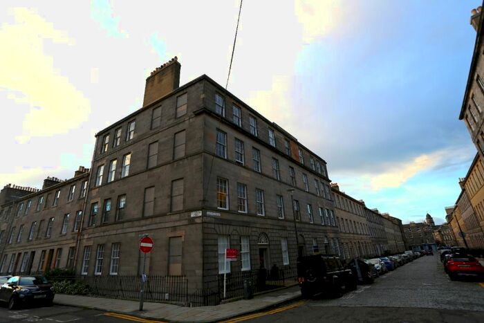 2 Bedroom Flat To Rent In Clarence Street, Stockbridge, Edinburgh, EH3