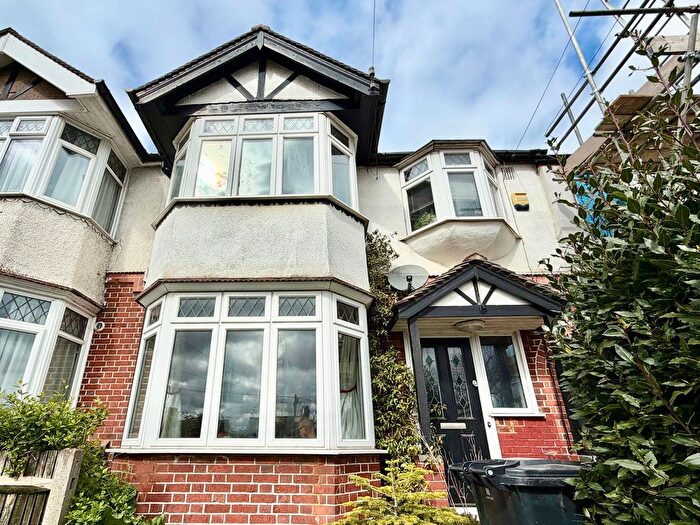 3 Bedroom Terraced House For Sale In Crawley Green Road, Luton, LU2