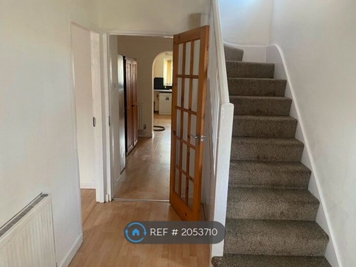 3 Bedroom Semi-Detached House To Rent In Cherry Avenue, Slough, SL3