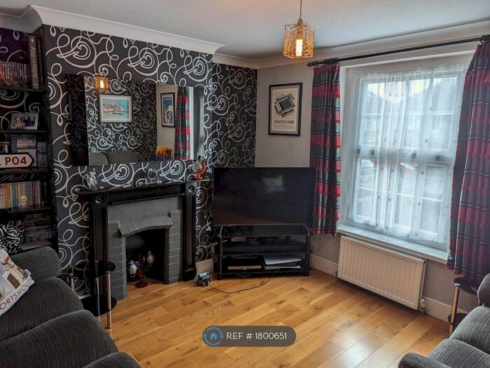 3 Bedroom Semi-Detached House To Rent In Newport Road, Sandown, PO36