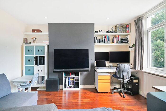 1 Bedroom Maisonette For Sale In Nibthwaite Road, Harrow, HA1