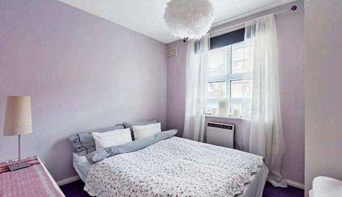 1 Bedroom Flat To Rent In Burnham Close, Bermondsey, London, SE1