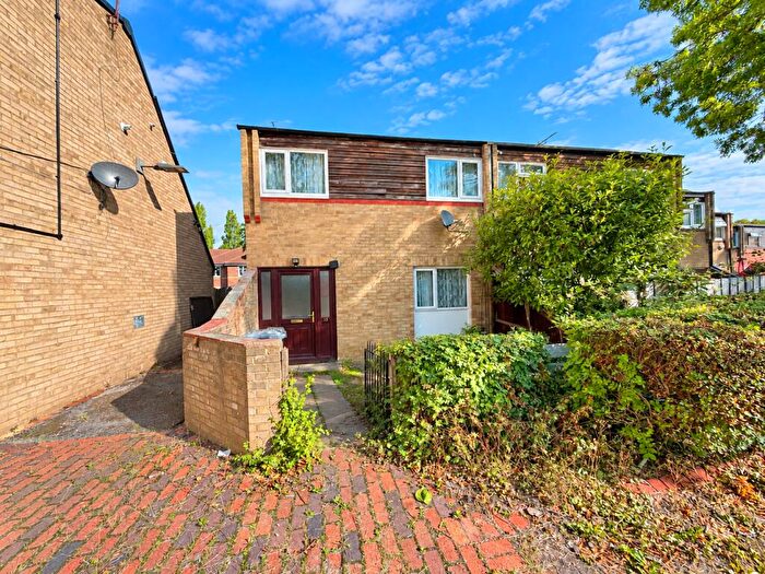 2 Bedroom End Of Terrace House For Sale In Malgraves Place, Basildon, Essex, SS13