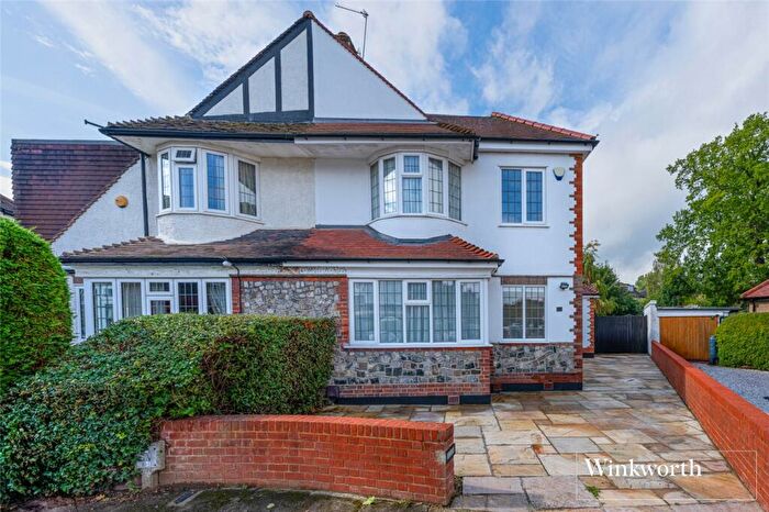4 Bedroom Semi-Detached House To Rent In Oak Tree Drive, Totteridge, London, N20