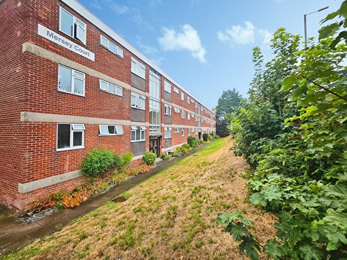 3 Bedroom Flat For Sale In Mersey Court, Liverpool, L23