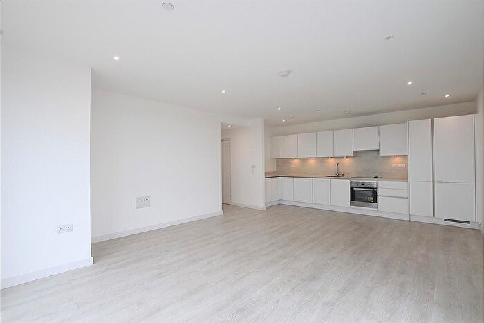 3 Bedroom Flat To Rent In Barratt House, Prince Regent Road, Hounslow, TW3