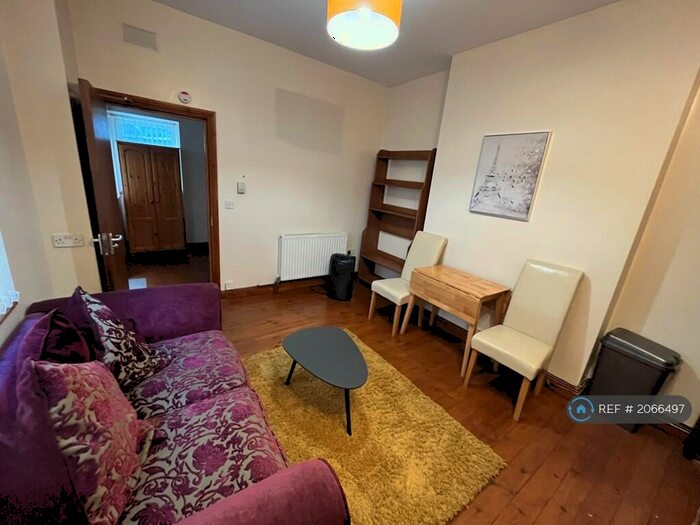 1 Bedroom Flat To Rent In St James Gardens, Swansea, SA1