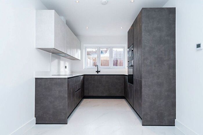 4 Bedroom Semi-Detached House To Rent In Kings Langley, Hemel Hempstead, Kings Langley, WD4