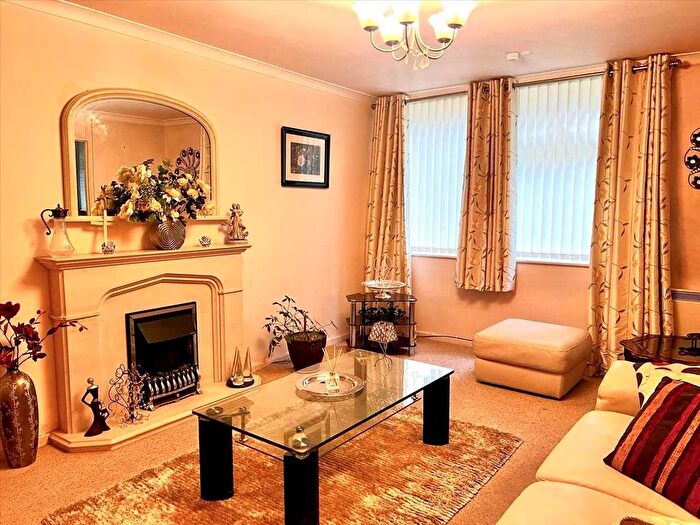 2 Bedroom Flat For Sale In Gatewick Close, Slough, SL1