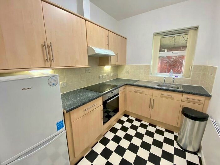 1 Bedroom Flat To Rent In Bakersfield Place, Sale, M33