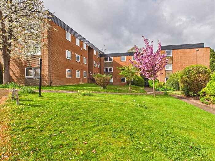 2 Bedroom Flat For Sale In Jolive Court, Rosetrees, Guildford, Surrey, GU1