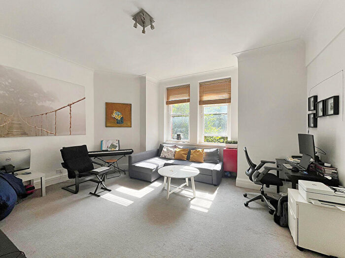 3 Bedroom Apartment For Sale In Finchley Road, London, NW3