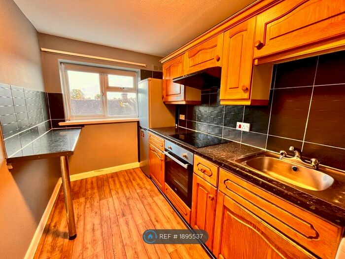 2 Bedroom Flat To Rent In Sussex Road, Haywards Heath, RH16