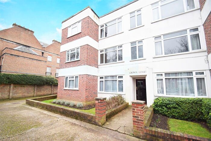 1 Bedroom Flat To Rent In Crown Road, St Margarets, Twickenham, TW1