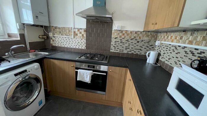 3 Bedroom Flat To Rent In Arron House, Stamford Hill, N16