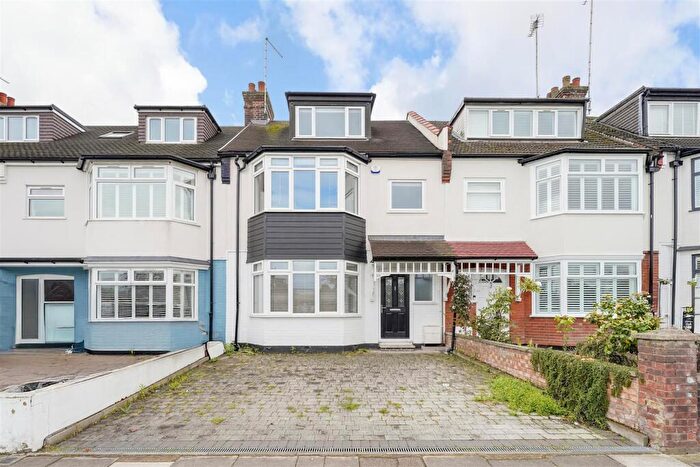 4 Bedroom Terraced House To Rent In Albert Road, Wood Green, N22
