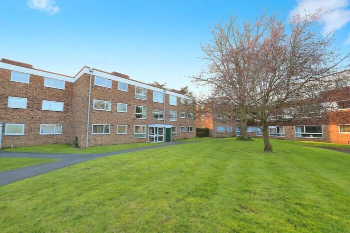 3 Bedroom Flat For Sale In Chaddesley Road, Kidderminster, DY10