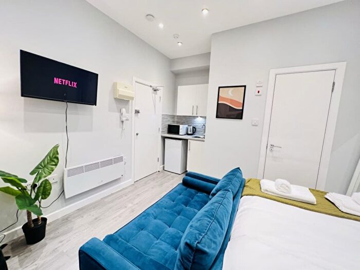 1 Bedroom Studio To Rent In Musjid Road, London, SW11