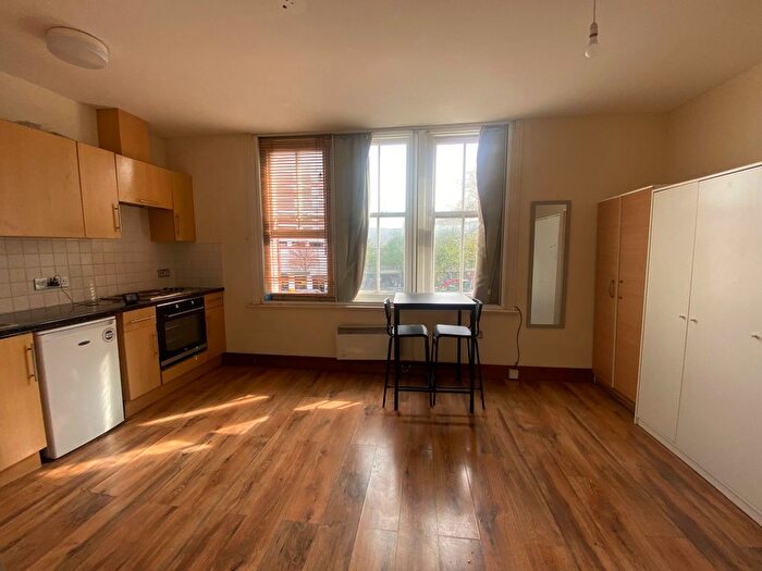 Studio To Rent In Uxbridge Road, London, W12