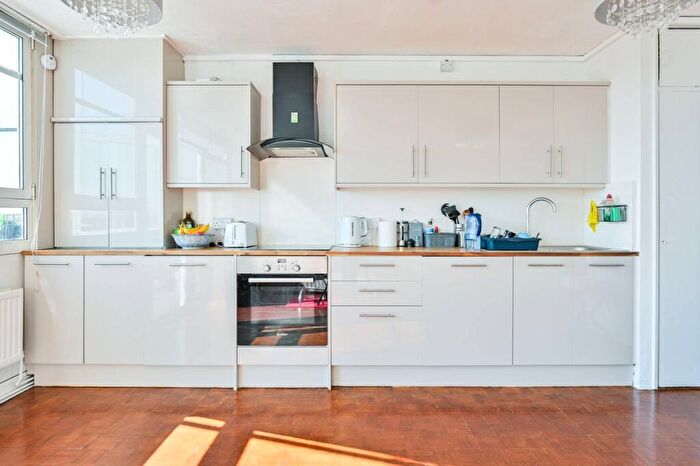 2 Bedroom Flat For Sale In Rotherhithe New Road, Bermondsey, London, SE16