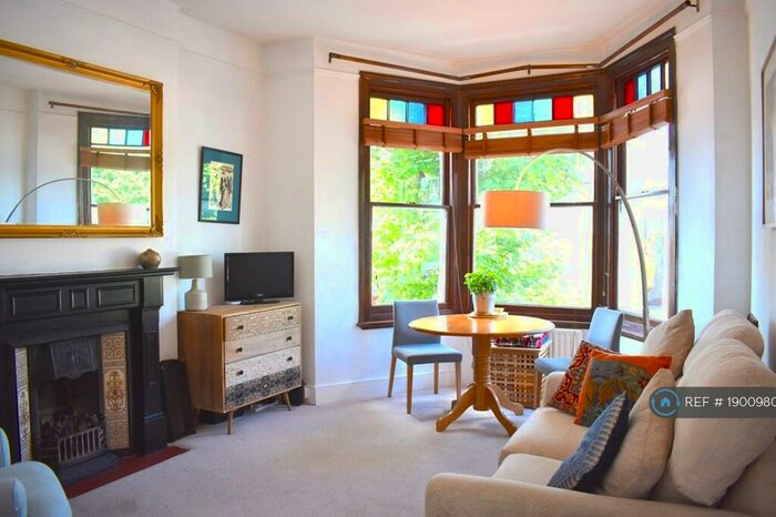 1 Bedroom Flat To Rent In Westbere Road, Camden, London, NW2