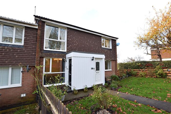 2 Bedroom Flat To Rent In Salcombe Gardens, Low Fell, Gateshead, NE9