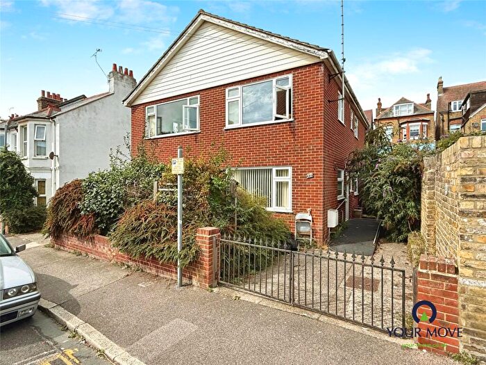 2 Bedroom Flat For Sale In Belvedere Road, Broadstairs, Kent, CT10