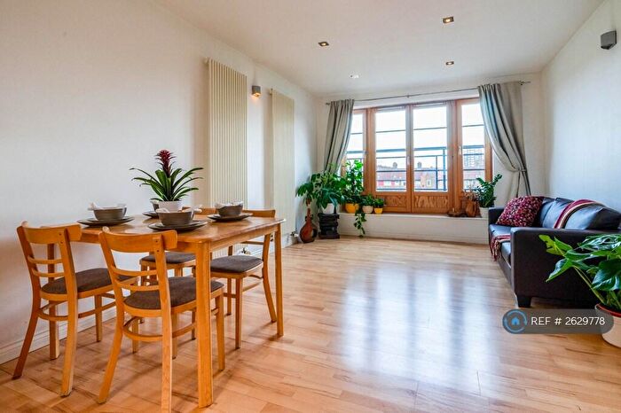 2 Bedroom Flat To Rent In Hudson Building, London, E1